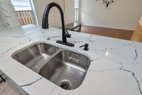 Casa en venta en Tampa, Florida, 4 dormitorios, 219.16 m2 № 1899021 - foto 22