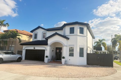Villa ou maison à Miami, Floride 4 chambres, 246.19 m2 № 2004221