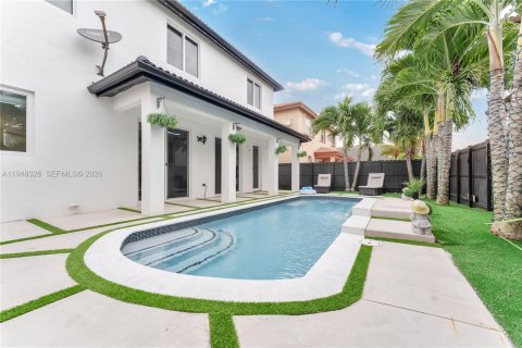 House in Miami, Florida 4 bedrooms, 246.19 sq.m. № 2004221 - photo 24