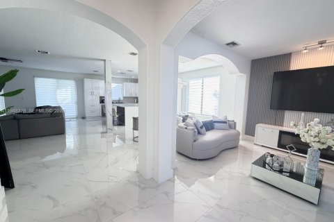 Villa ou maison à vendre à Miami, Floride: 4 chambres, 246.19 m2 № 2004221 - photo 5