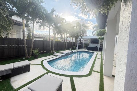 Villa ou maison à vendre à Miami, Floride: 4 chambres, 246.19 m2 № 2004221 - photo 12