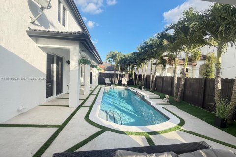 Villa ou maison à vendre à Miami, Floride: 4 chambres, 246.19 m2 № 2004221 - photo 10
