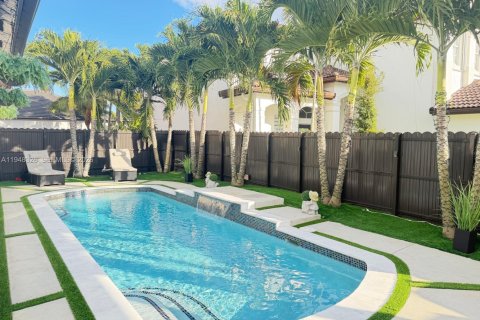 Villa ou maison à vendre à Miami, Floride: 4 chambres, 246.19 m2 № 2004221 - photo 11