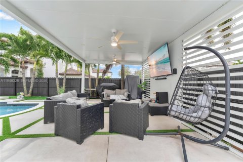 House in Miami, Florida 4 bedrooms, 246.19 sq.m. № 2004221 - photo 26