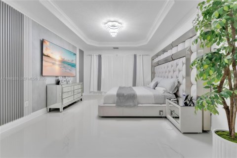 House in Miami, Florida 4 bedrooms, 246.19 sq.m. № 2004221 - photo 14