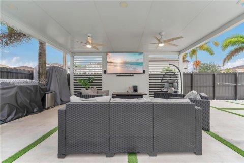 House in Miami, Florida 4 bedrooms, 246.19 sq.m. № 2004221 - photo 25