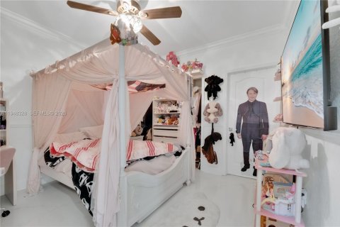 House in Miami, Florida 4 bedrooms, 246.19 sq.m. № 2004221 - photo 17