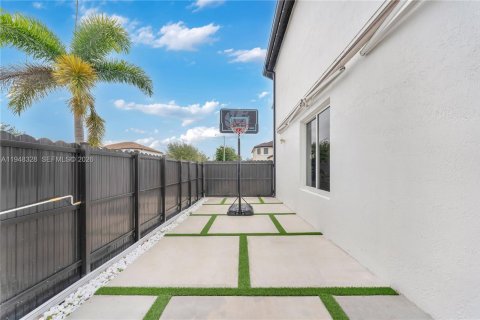 House in Miami, Florida 4 bedrooms, 246.19 sq.m. № 2004221 - photo 27