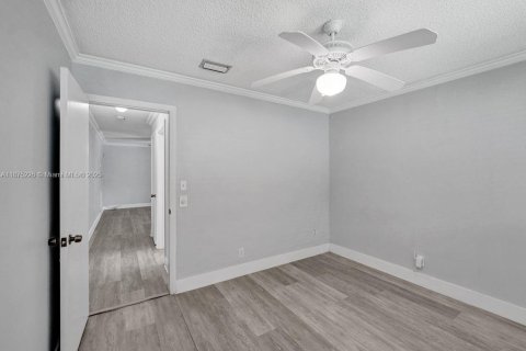 House in Cooper City, Florida 5 bedrooms, 167.41 sq.m. № 1924580 - photo 12