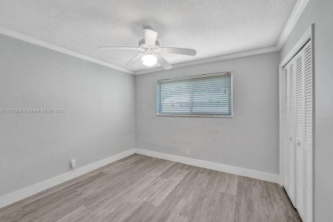 House in Cooper City, Florida 5 bedrooms, 167.41 sq.m. № 1924580 - photo 11