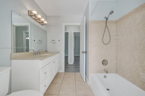 House in Cooper City, Florida 5 bedrooms, 167.41 sq.m. № 1924580 - photo 23