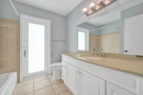 House in Cooper City, Florida 5 bedrooms, 167.41 sq.m. № 1924580 - photo 20