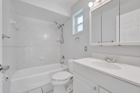 House in Cooper City, Florida 5 bedrooms, 167.41 sq.m. № 1924580 - photo 28