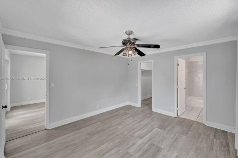 House in Cooper City, Florida 5 bedrooms, 167.41 sq.m. № 1924580 - photo 26