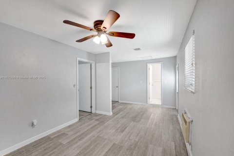 House in Cooper City, Florida 5 bedrooms, 167.41 sq.m. № 1924580 - photo 8