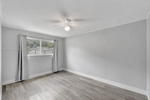 House in Cooper City, Florida 5 bedrooms, 167.41 sq.m. № 1924580 - photo 14