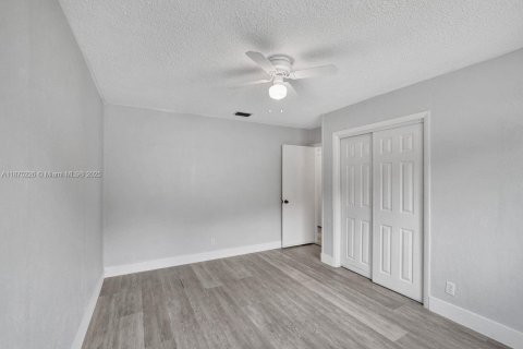 House in Cooper City, Florida 5 bedrooms, 167.41 sq.m. № 1924580 - photo 16