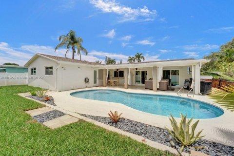 House in Cooper City, Florida 5 bedrooms, 167.41 sq.m. № 1924580 - photo 2