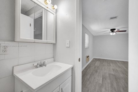 House in Cooper City, Florida 5 bedrooms, 167.41 sq.m. № 1924580 - photo 10