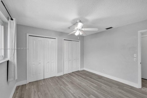 House in Cooper City, Florida 5 bedrooms, 167.41 sq.m. № 1924580 - photo 18