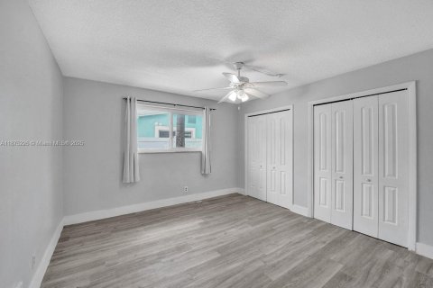 House in Cooper City, Florida 5 bedrooms, 167.41 sq.m. № 1924580 - photo 17