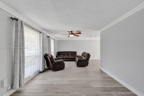 House in Cooper City, Florida 5 bedrooms, 167.41 sq.m. № 1924580 - photo 30