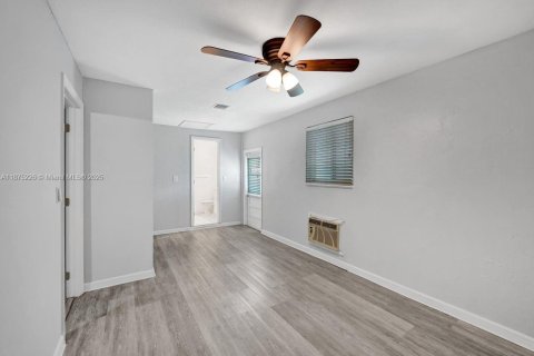 House in Cooper City, Florida 5 bedrooms, 167.41 sq.m. № 1924580 - photo 7