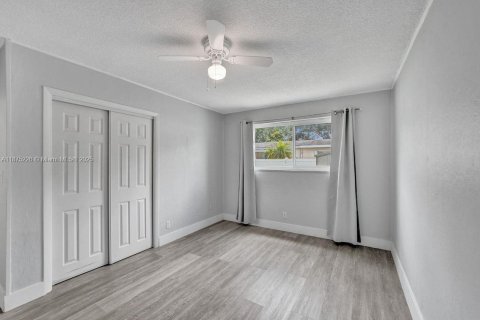 House in Cooper City, Florida 5 bedrooms, 167.41 sq.m. № 1924580 - photo 15