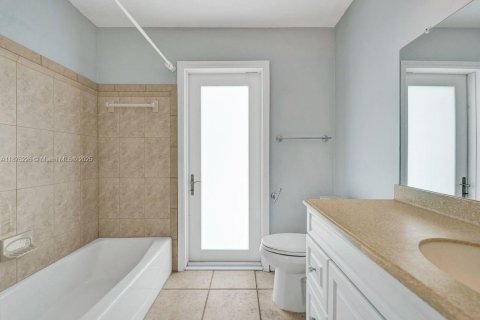 House in Cooper City, Florida 5 bedrooms, 167.41 sq.m. № 1924580 - photo 21