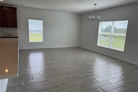 Villa ou maison à louer à Davenport, Floride: 5 chambres, 272.95 m2 № 2398785 - photo 4