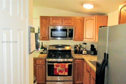 House in Hollywood, Florida 2 bedrooms, 82.68 sq.m. № 2063508 - photo 6