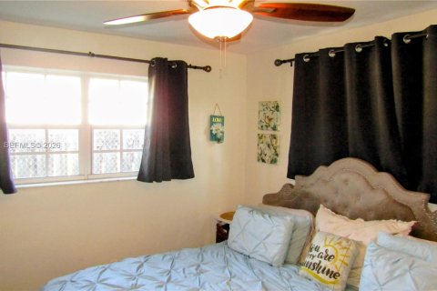 House in Hollywood, Florida 2 bedrooms, 82.68 sq.m. № 2063508 - photo 12