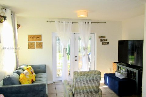 House in Hollywood, Florida 2 bedrooms, 82.68 sq.m. № 2063508 - photo 8