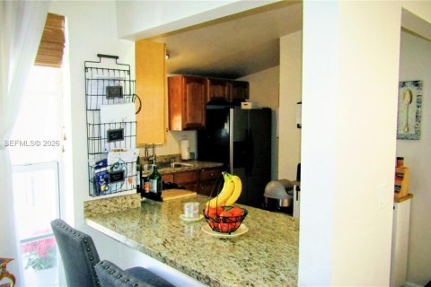 House in Hollywood, Florida 2 bedrooms, 82.68 sq.m. № 2063508 - photo 7