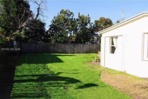 House in Hollywood, Florida 2 bedrooms, 82.68 sq.m. № 2063508 - photo 16