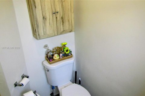 House in Hollywood, Florida 2 bedrooms, 82.68 sq.m. № 2063508 - photo 14