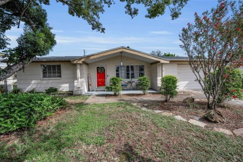 House in Holiday, Florida 2 bedrooms, 108.7 sq.m. № 1900205 - photo 1