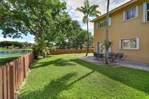 House in Miami, Florida 3 bedrooms, 165.09 sq.m. № 1954032 - photo 24