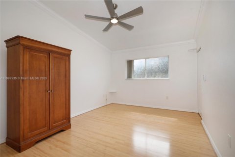 House in Miami, Florida 3 bedrooms, 165.09 sq.m. № 1954032 - photo 17