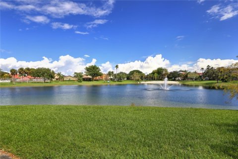 House in Miami, Florida 3 bedrooms, 165.09 sq.m. № 1954032 - photo 27