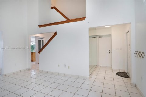 House in Miami, Florida 3 bedrooms, 165.09 sq.m. № 1954032 - photo 11