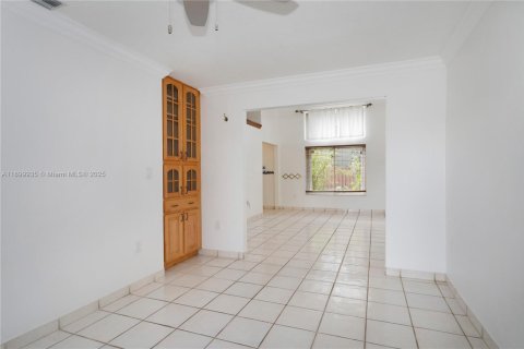 House in Miami, Florida 3 bedrooms, 165.09 sq.m. № 1954032 - photo 14