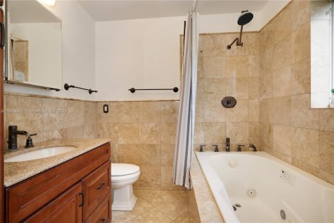 House in Miami, Florida 3 bedrooms, 165.09 sq.m. № 1954032 - photo 19