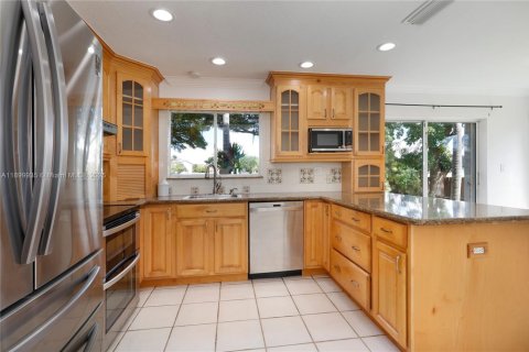House in Miami, Florida 3 bedrooms, 165.09 sq.m. № 1954032 - photo 6