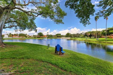 House in Miami, Florida 3 bedrooms, 165.09 sq.m. № 1954032 - photo 26