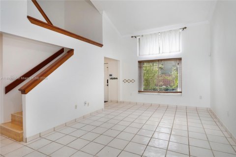 House in Miami, Florida 3 bedrooms, 165.09 sq.m. № 1954032 - photo 12