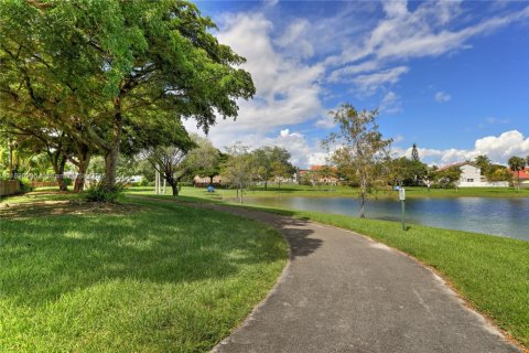 House in Miami, Florida 3 bedrooms, 165.09 sq.m. № 1954032 - photo 29