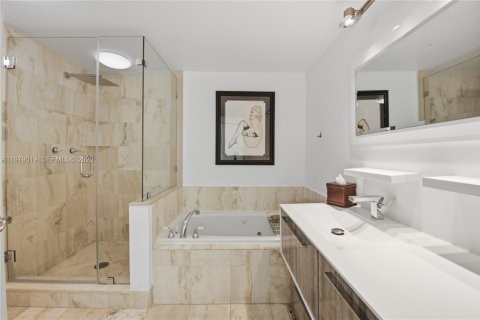 Condominio en venta en Miami Beach, Florida, 2 dormitorios, 104.05 m2 № 2070321 - foto 9