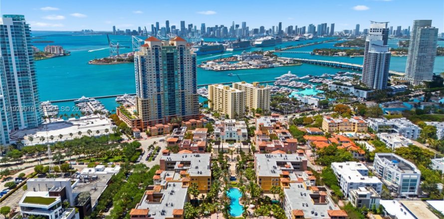 Condominio en Miami Beach, Florida, 2 dormitorios  № 2070321