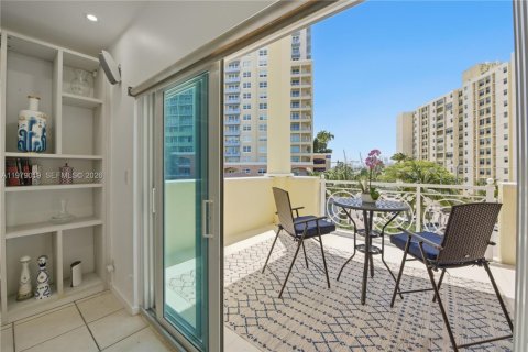 Condominio en venta en Miami Beach, Florida, 2 dormitorios, 104.05 m2 № 2070321 - foto 5